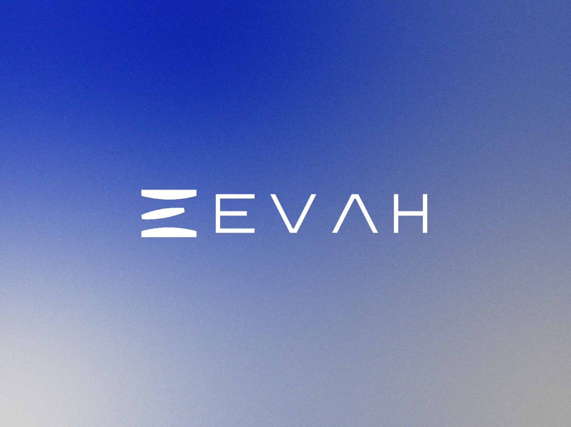 Logotipo de EVAH en blanco sobre un degradado azul