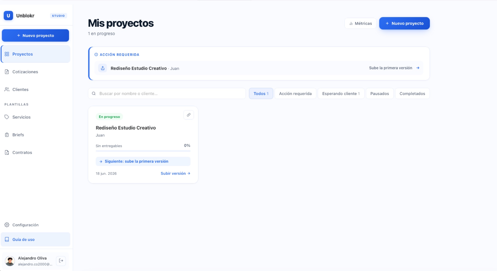 Panel del diseñador: lista de proyectos con filtros y acciones pendientes